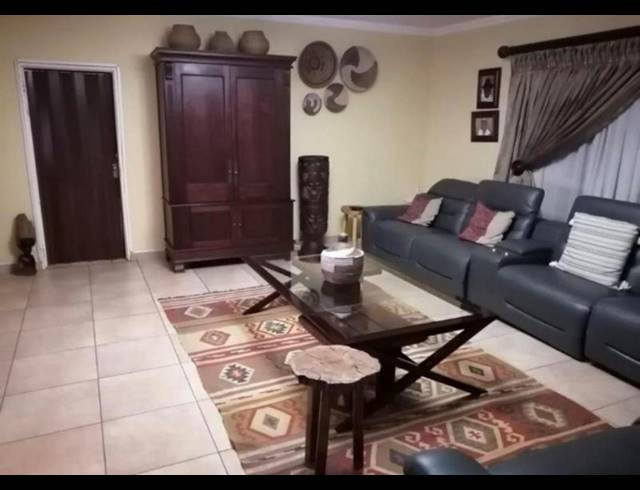 7 BEDROOM HOUSE FOR SALE IN CLAYVILLE